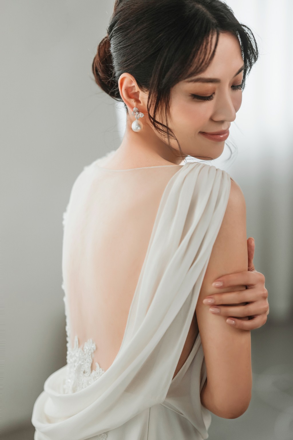 展示美麗滑背。